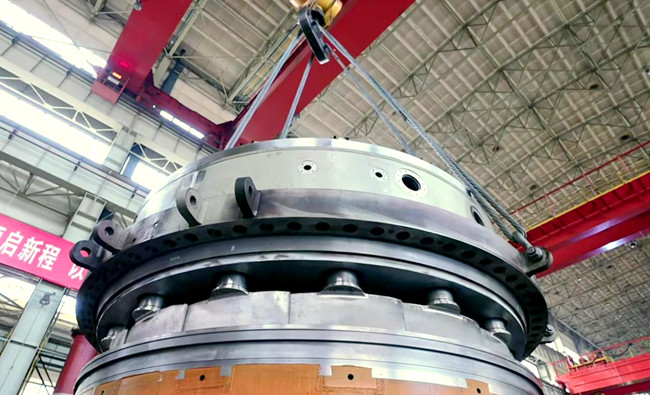水轮机装配现场。。。。。。受访者供图 水轮机装配现场。。。。。。受访者供图